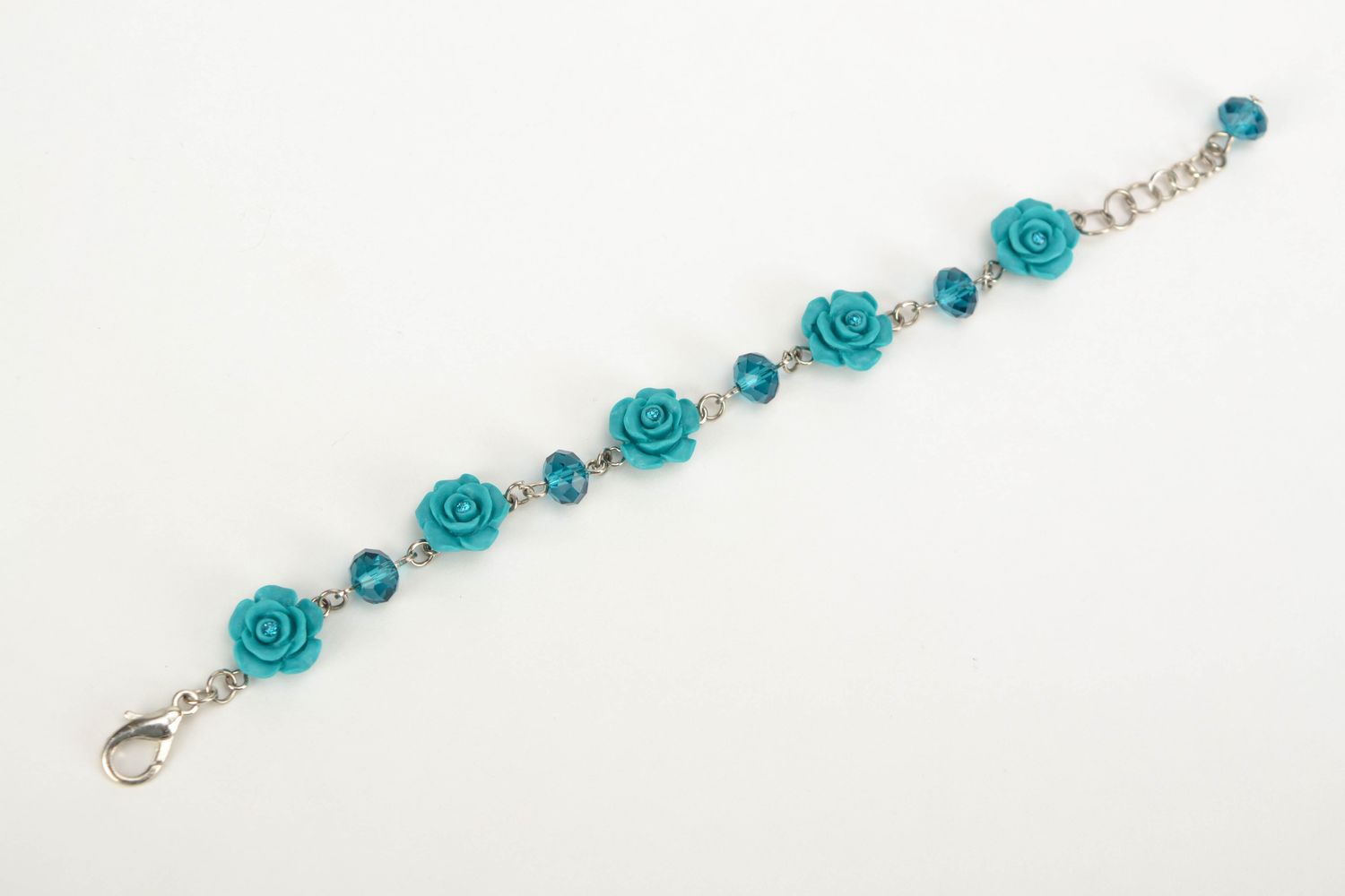 Наручный браслет из полимерной глины с голубыми розами фото 4