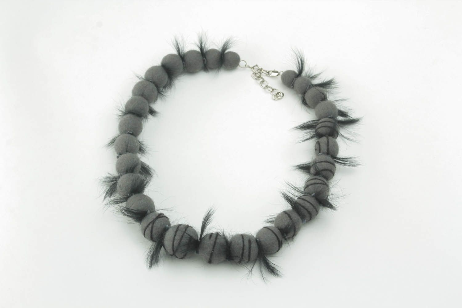 Woolen bead necklace with feathers photo 4