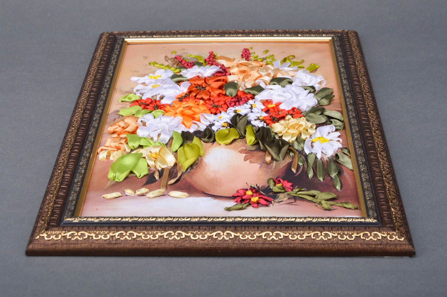 Tableau brodé au ruban en satin bouquet de fleurs fait main dans le cadre marron photo 5