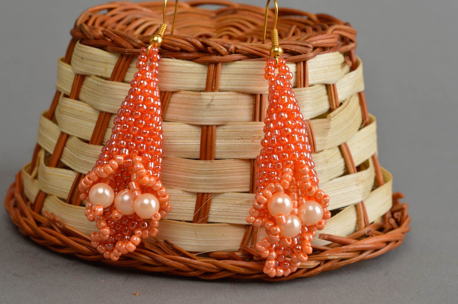 Boucles d'oreilles en perles de rocaille faites main orange pendantes orignales photo 1