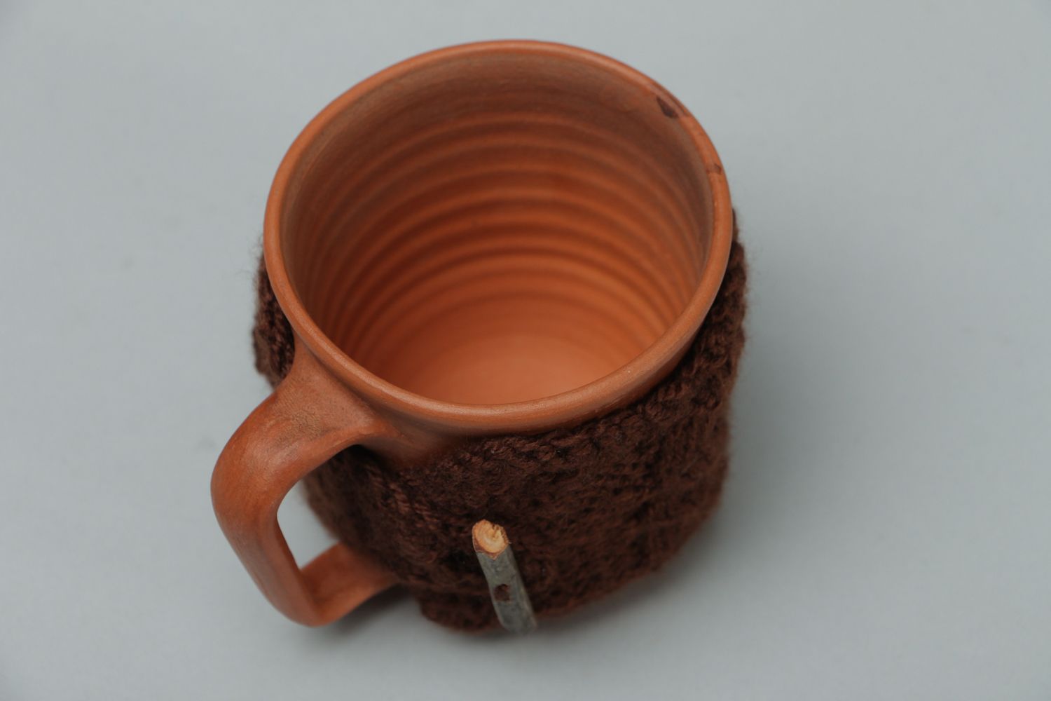 Ceramic cup in terracotta color with knitted back cozy cover photo 2