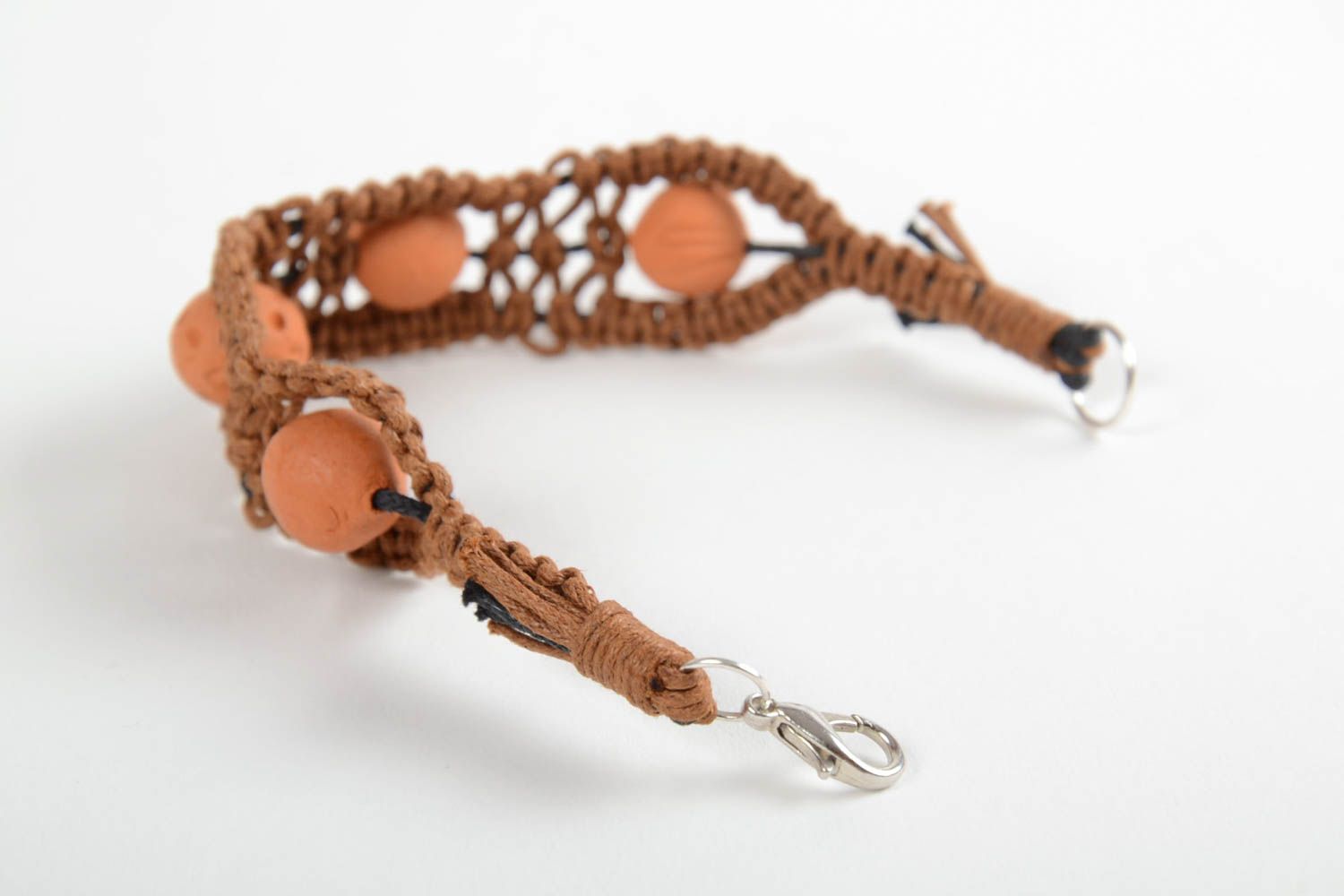 Глиняный браслет ручной работы плетеный коричневый оригинальный женский фото 4