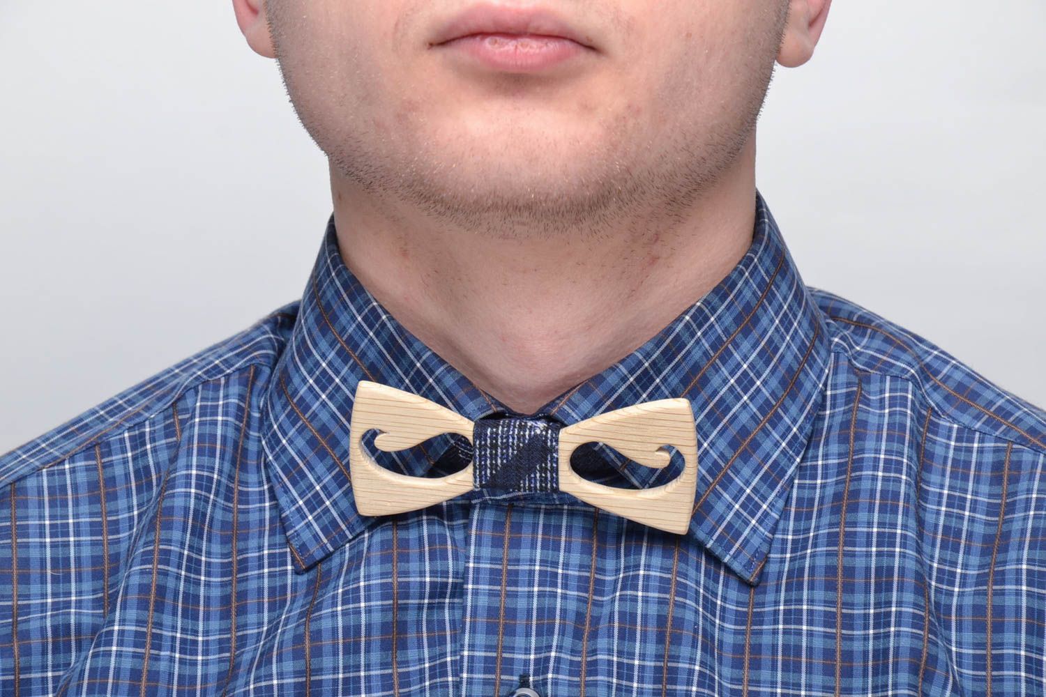 Wooden bow tie with fabric strap photo 2