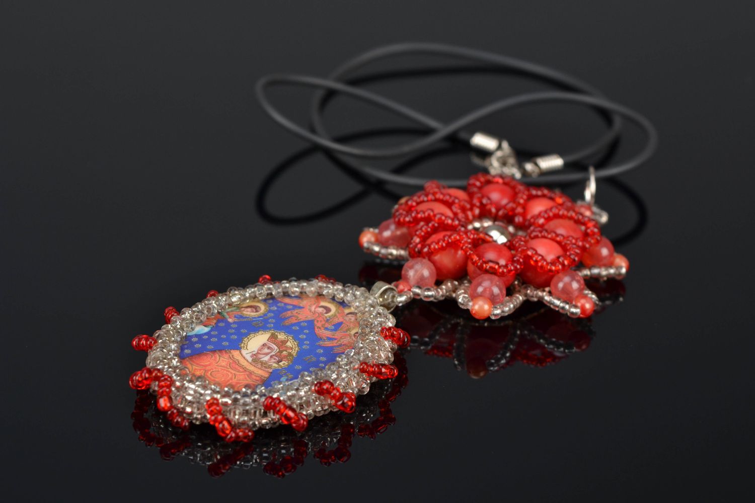 Unusual beaded pendant with coral photo 1