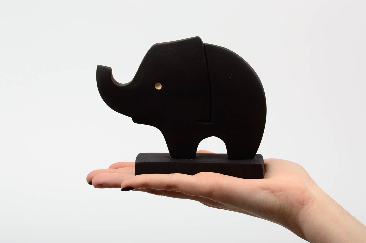 Черная статуэтка из древесины ясеня ручной работы в виде слоника симпатичная фото 5