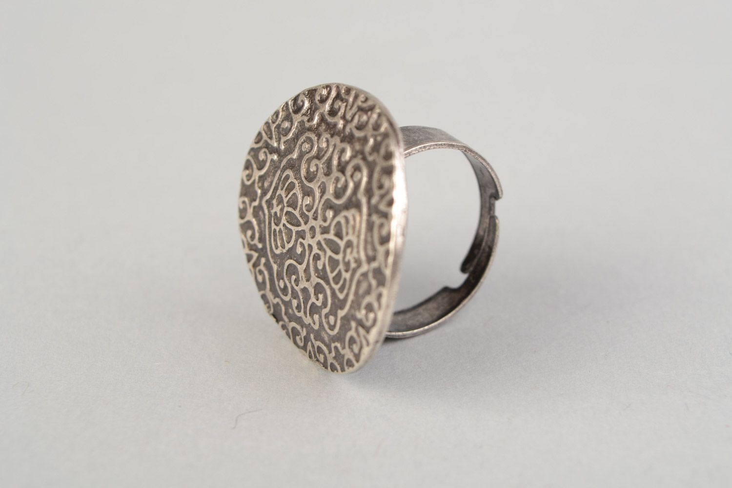 Металлическое кольцо ручной работы большое красивое женское авторское нежное фото 5