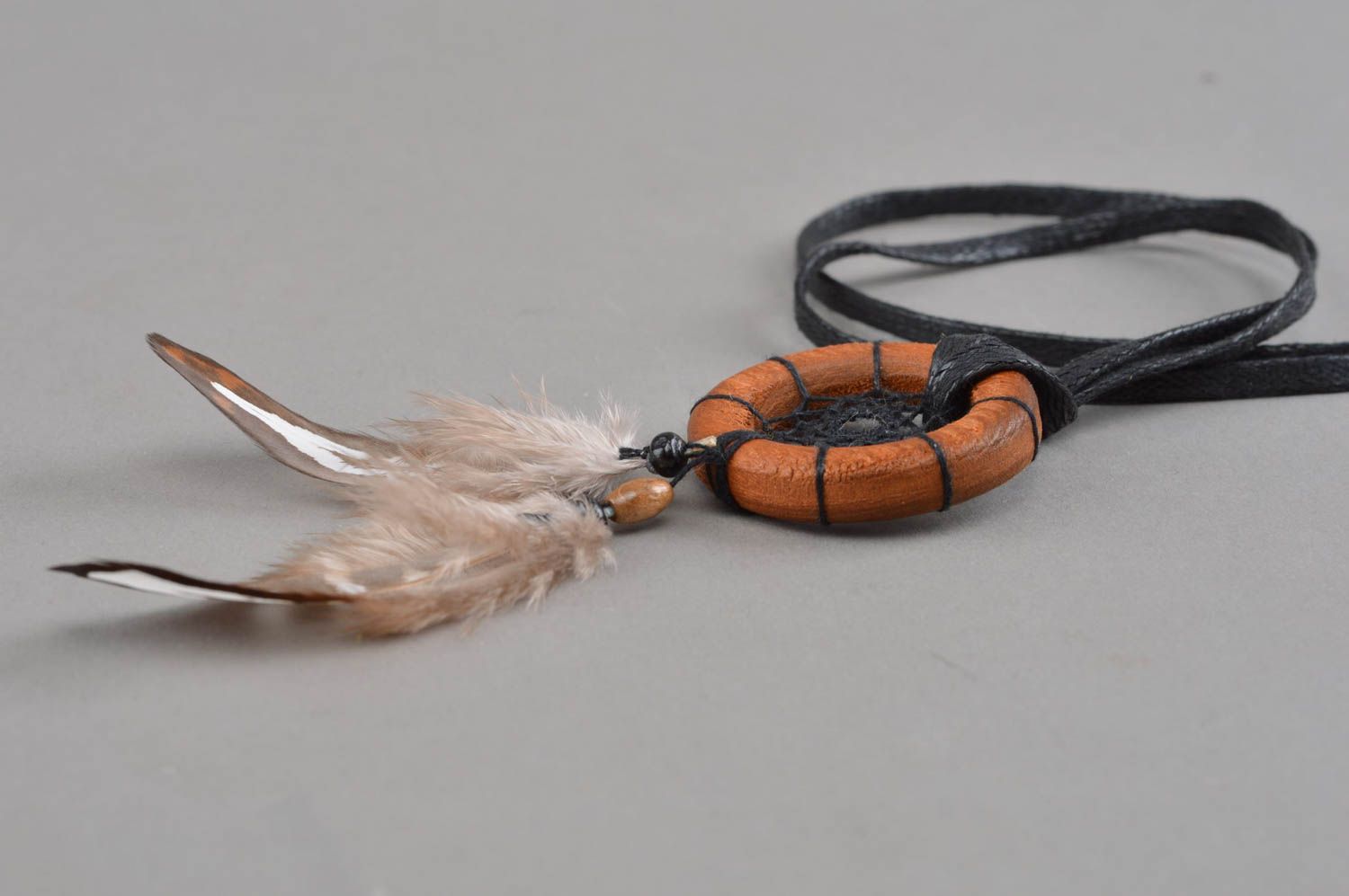 Ловец Снов кулон с коричневым пером фазана авторский красивый ручной работы фото 2