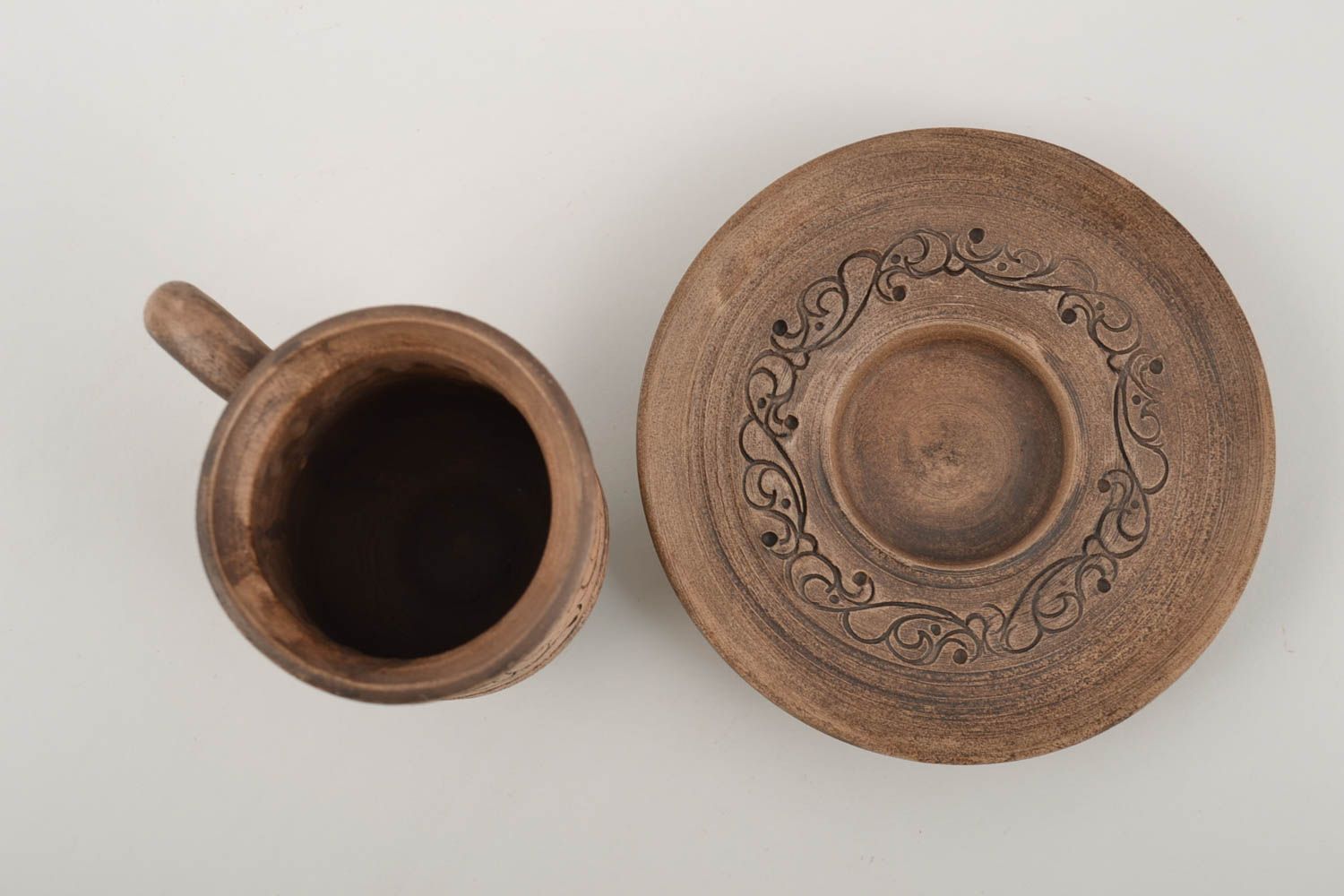 Глиняная чашка ручной работы с орнаментом в технике гончарства объемом 100 мл фото 2