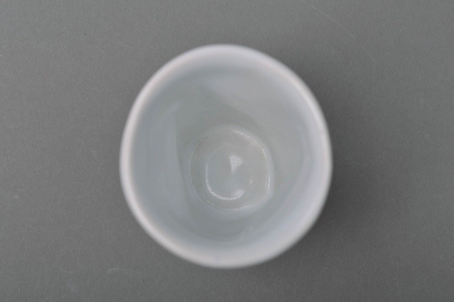 Gobelet en porcelaine fait main sans anse original de créateur décoratif photo 3