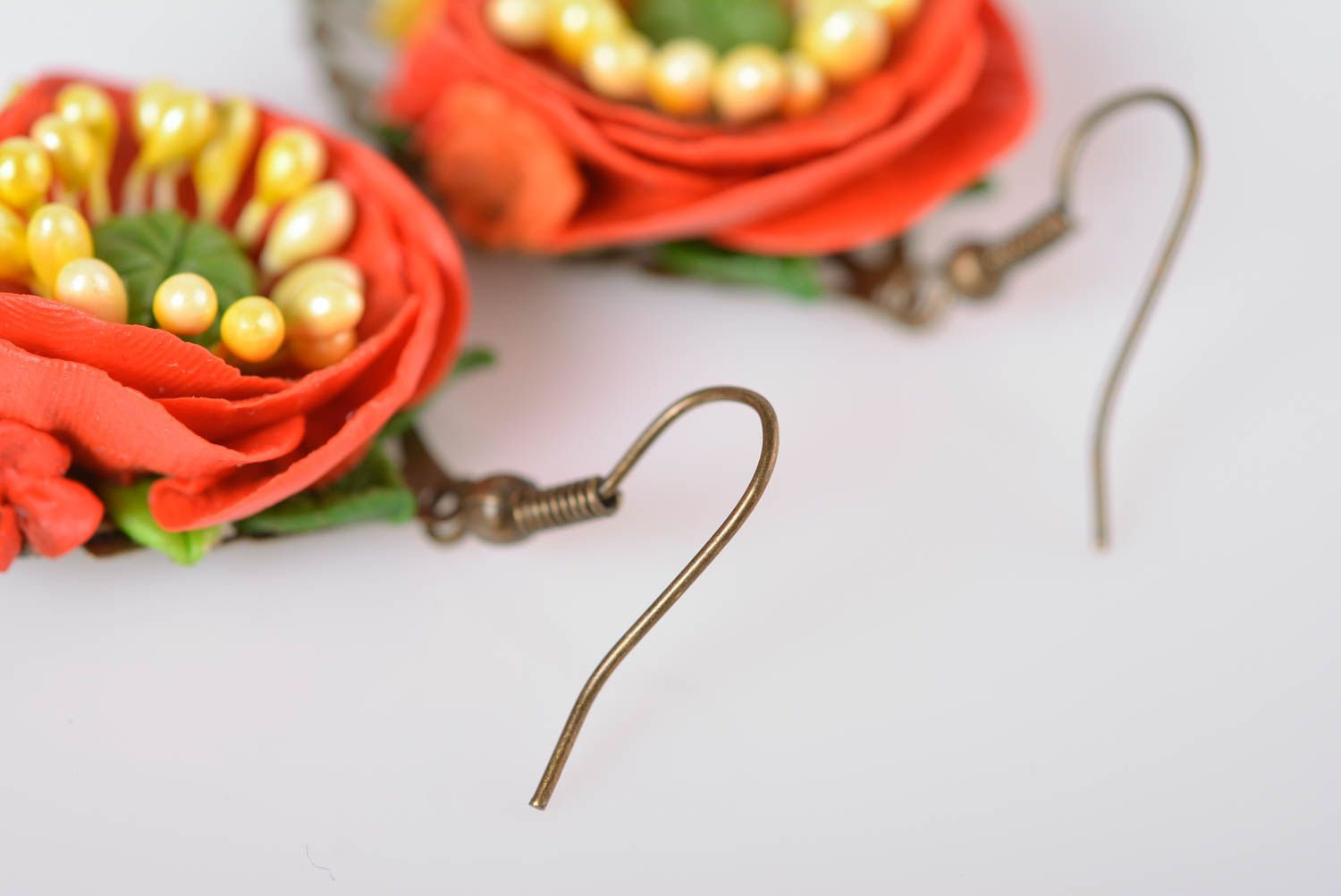 Handgemachte große Ohrringe grelles Accessoire für Frauen zarte Blumen Ohrringe foto 3