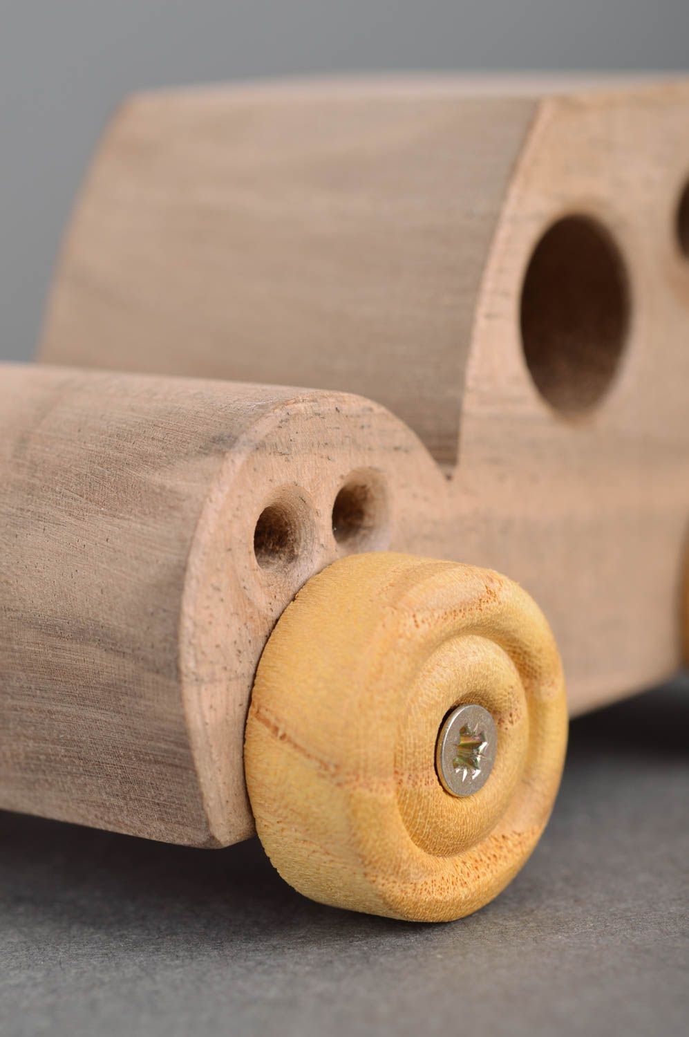 Petit jouet voiture en bois fait main joli original écologique pour enfant photo 4