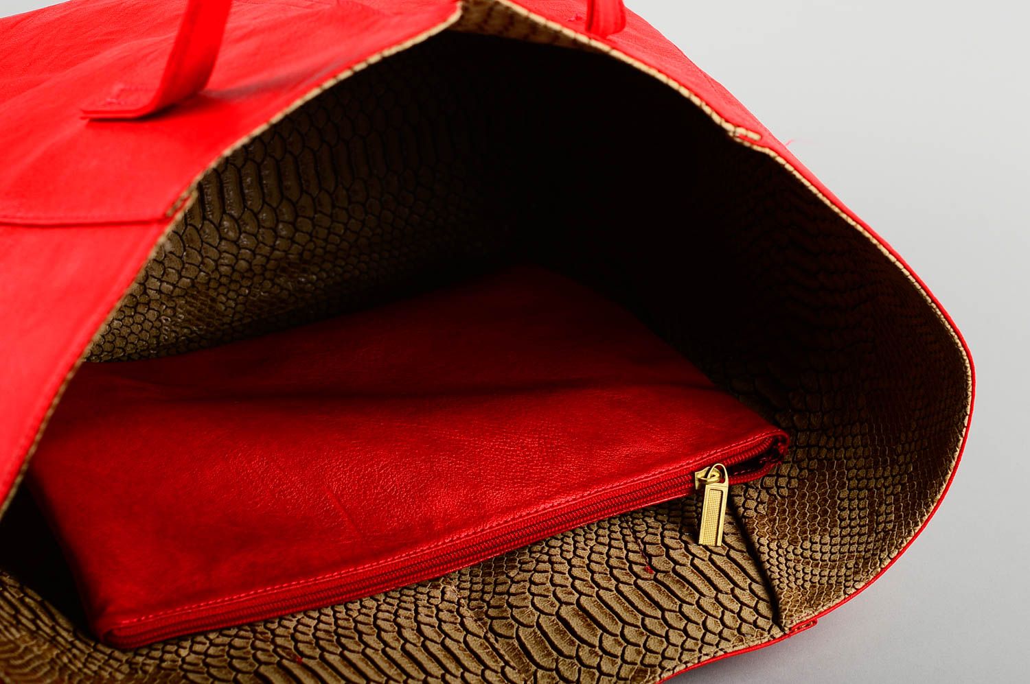 Сумка ручной работы сумка на плечо из кожзама женская сумка красная стильная фото 5