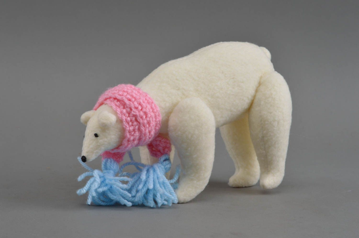 Флисовая игрушка интерьерная для декора дома ручной работы Белый медведь фото 2