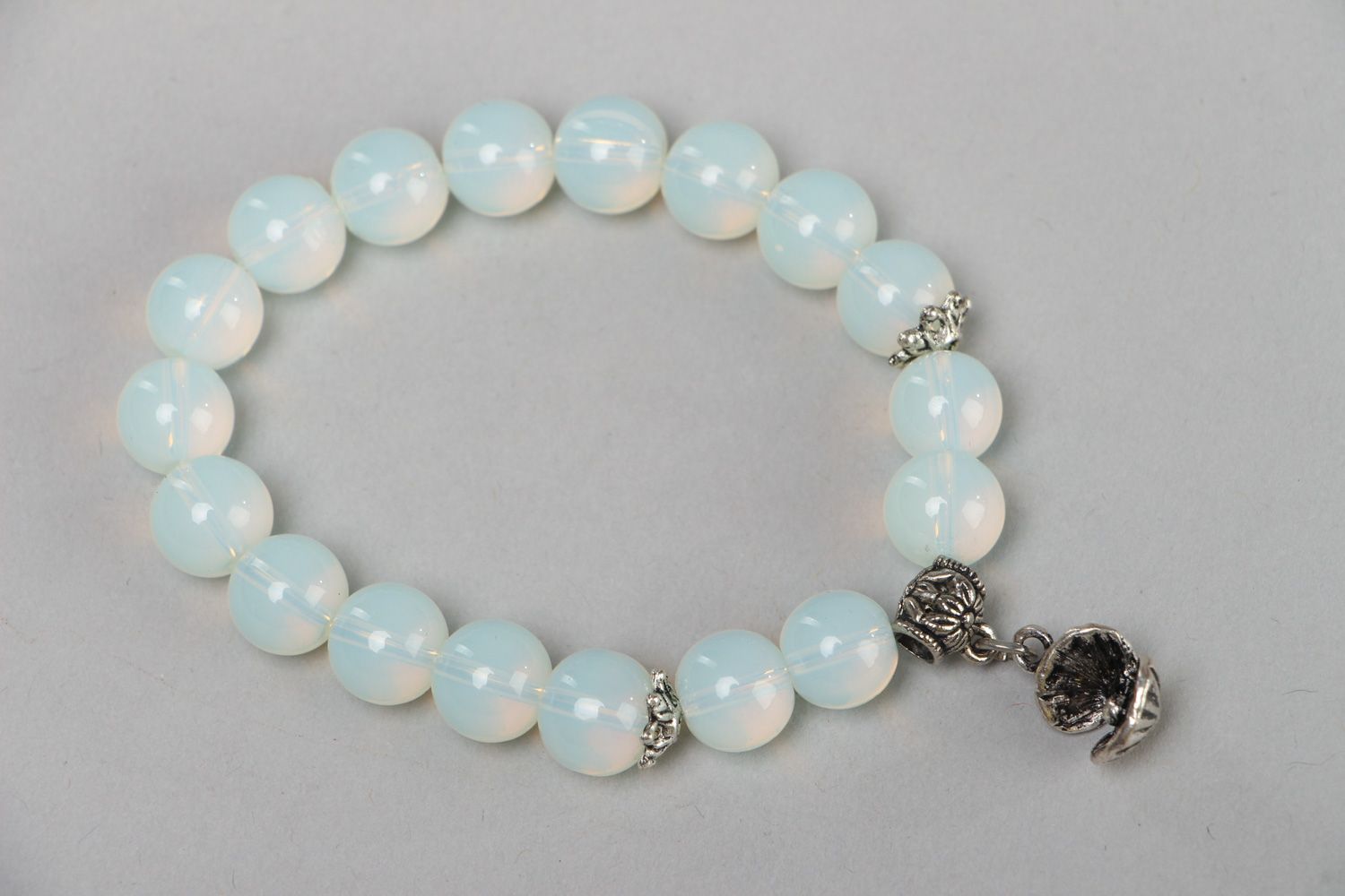 Handgemachtes enges schönes durchsichtiges Damen Armband mit Mondstein Perlen foto 2