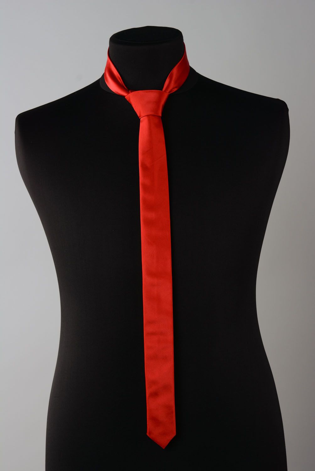 Cravate en satin rouge faite main photo 4