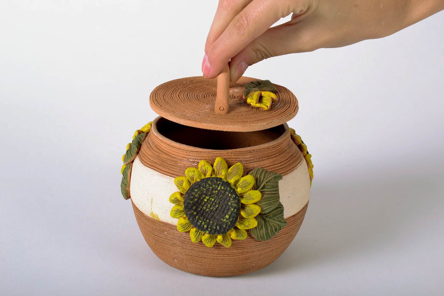 4,3 inches ceramic pot in country style with molded sunflowers and lid 1 lb photo 5