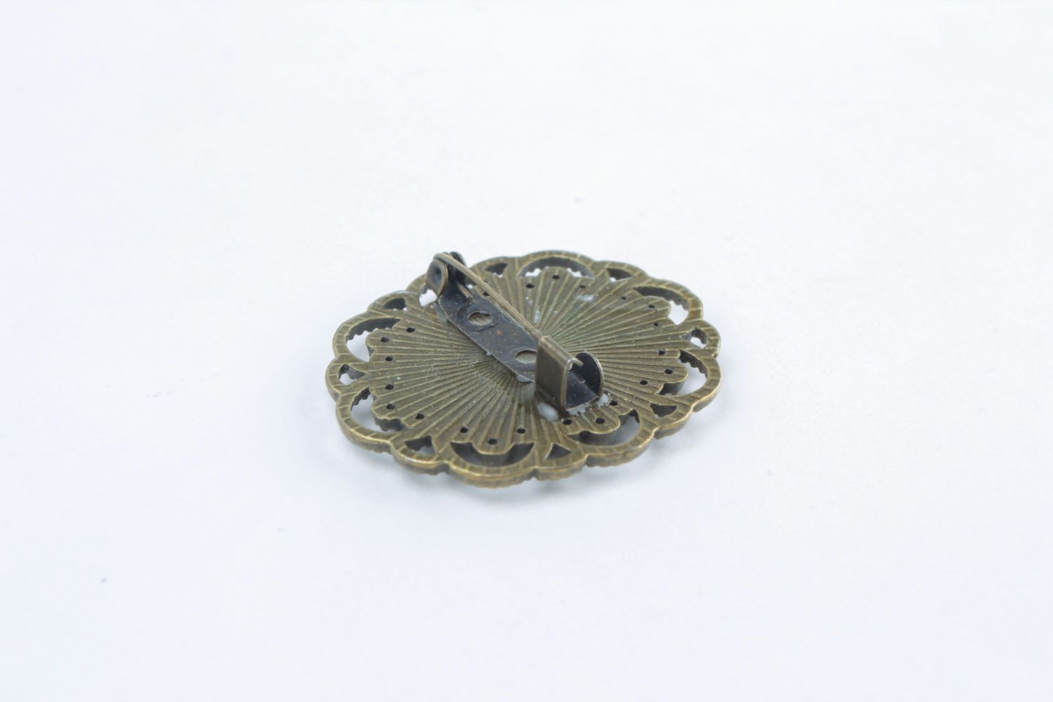 Vintage brooch with dry flowers coated with epoxy photo 4