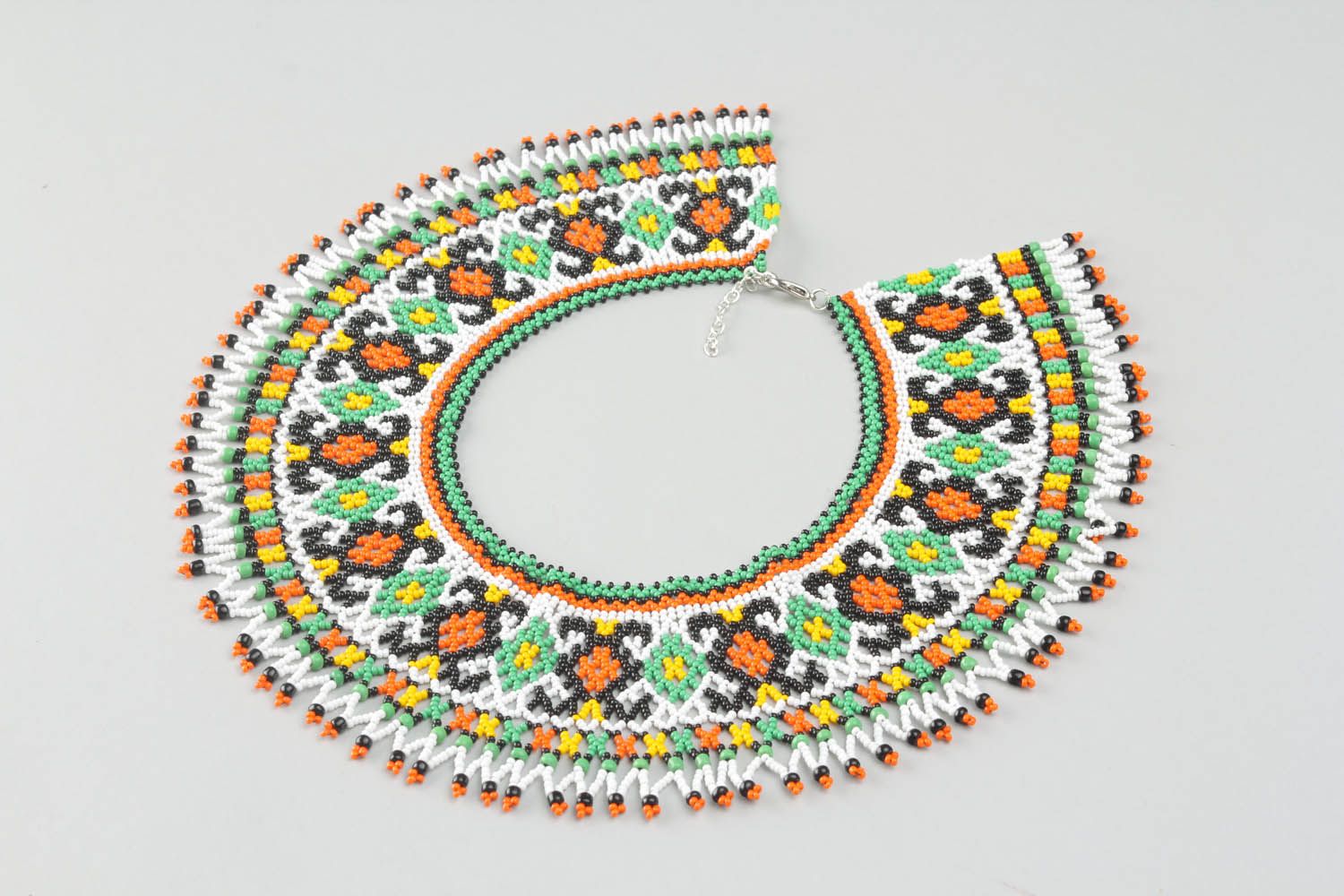 Multicolored beaded necklet photo 3