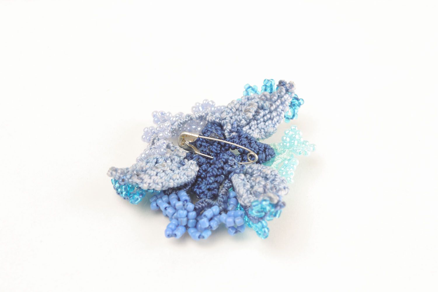 Beaded brooch badge photo 2