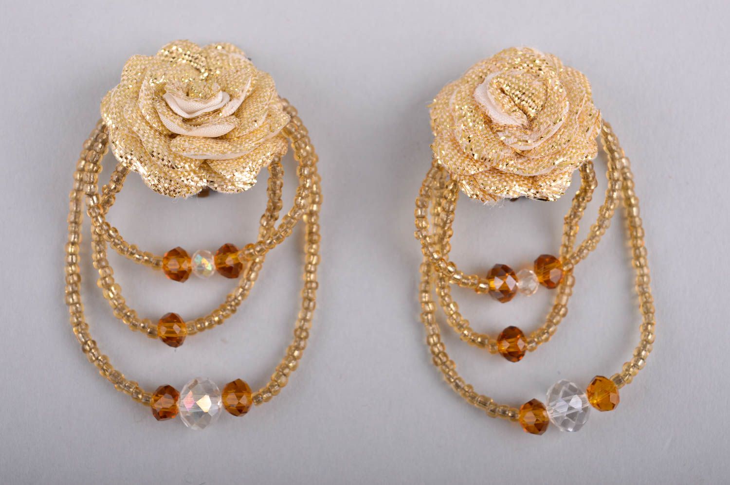 Boucles d'oreilles clip Bijou fait main beiges roses Accessoire femme design photo 3
