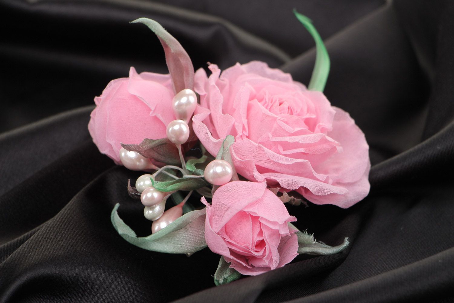 Handmade silk and satin flower hair accessory with metal clip Roses photo 1