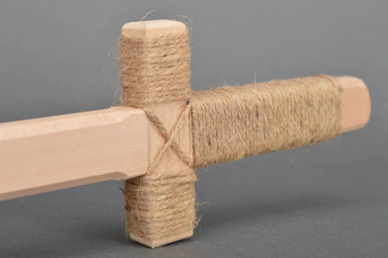 Juguete de madera artesanal ecológico original bonito infantil espada  foto 3
