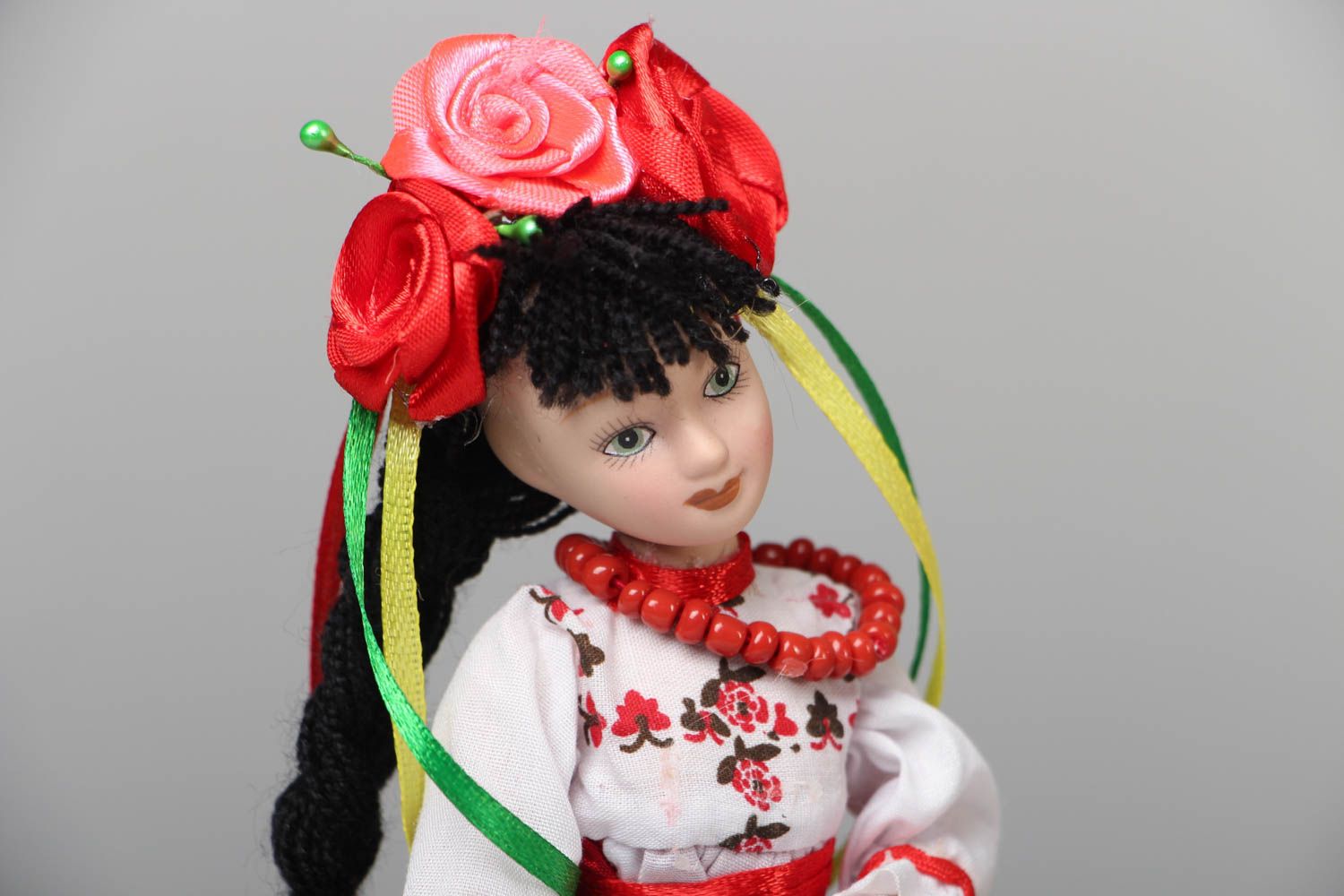 Jouet décoratif en tissu fait main Fille en costume national photo 2