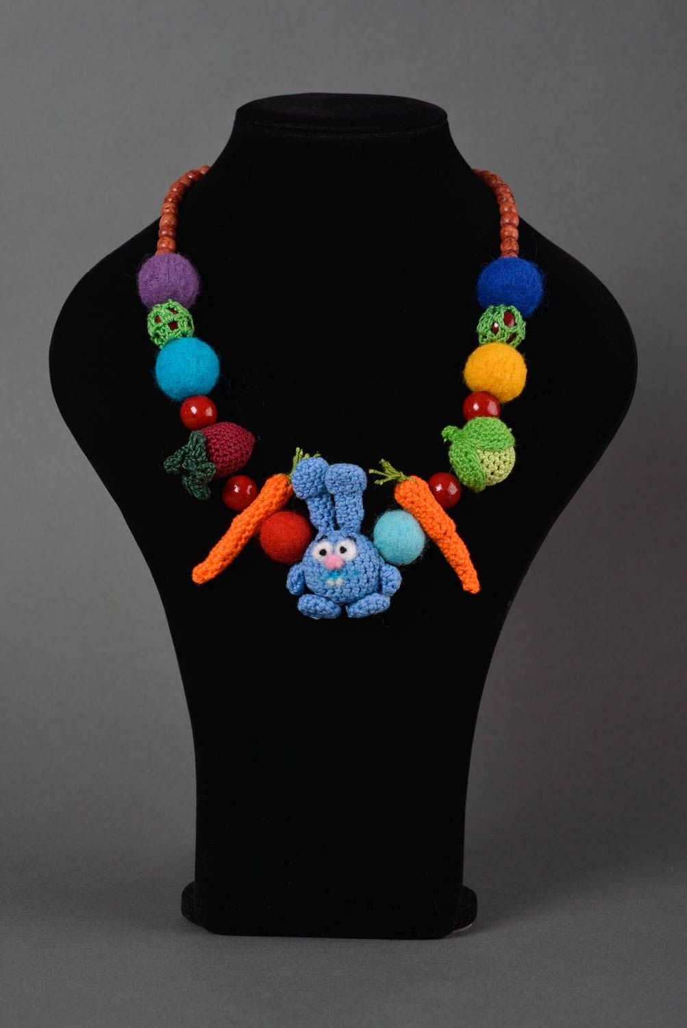 Collier textile fait main Bijou textile Accessoire femme tricoté au crochet photo 1