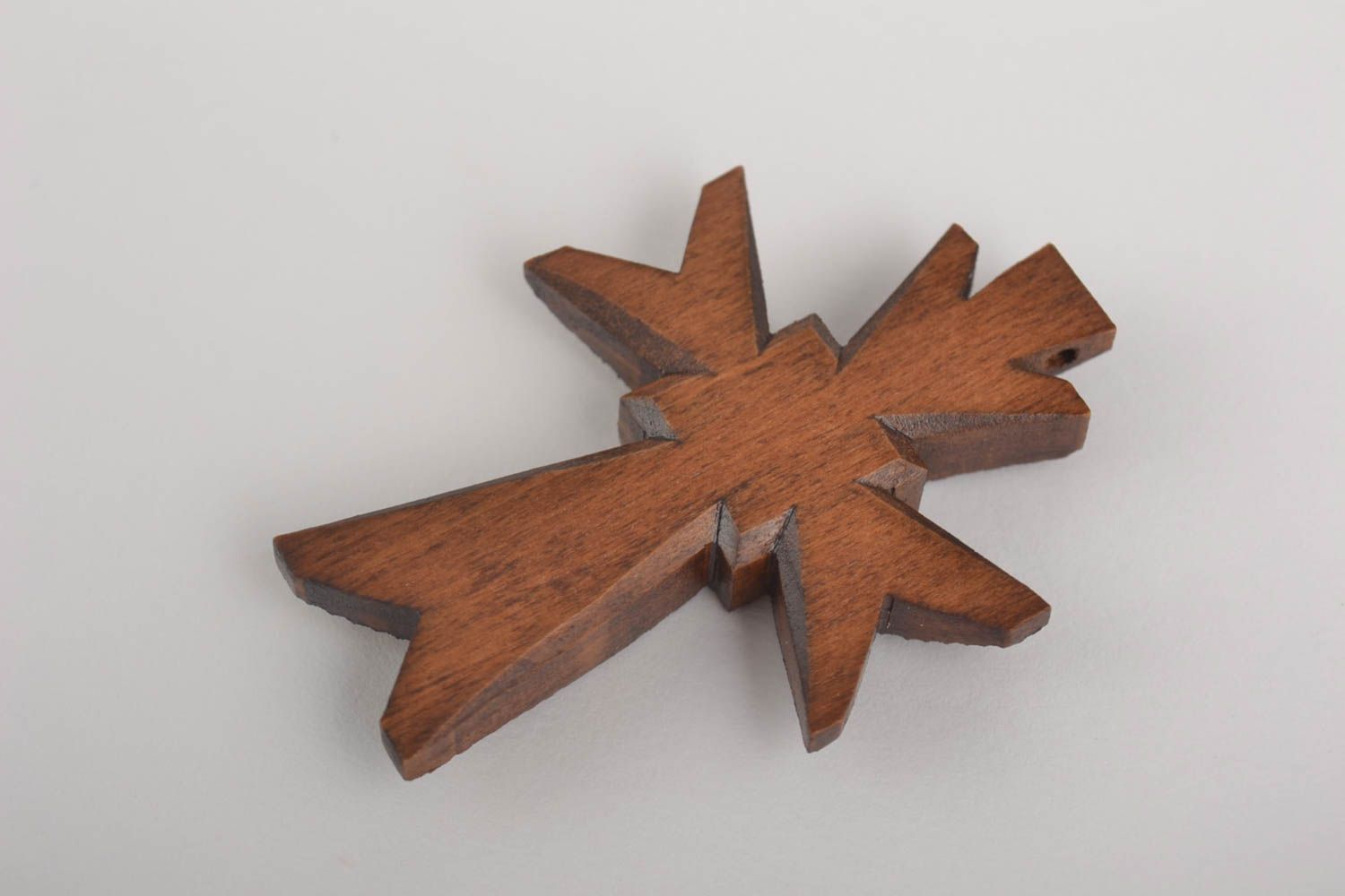 Pendentif croix fait main Bijou ethnique en bois foncé design Accessoire femme photo 2