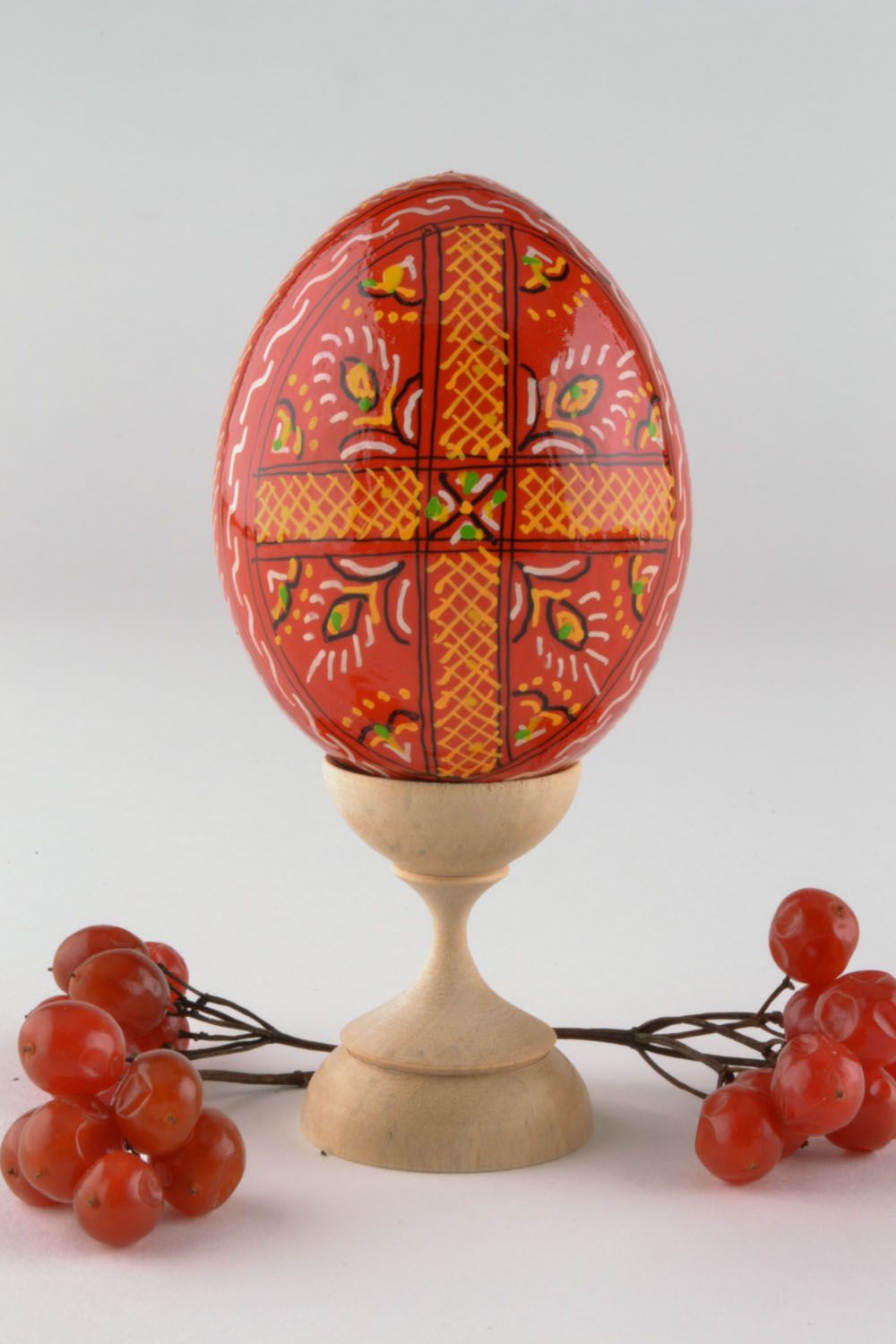 Huevo de Pascua decorado con ornamento foto 1