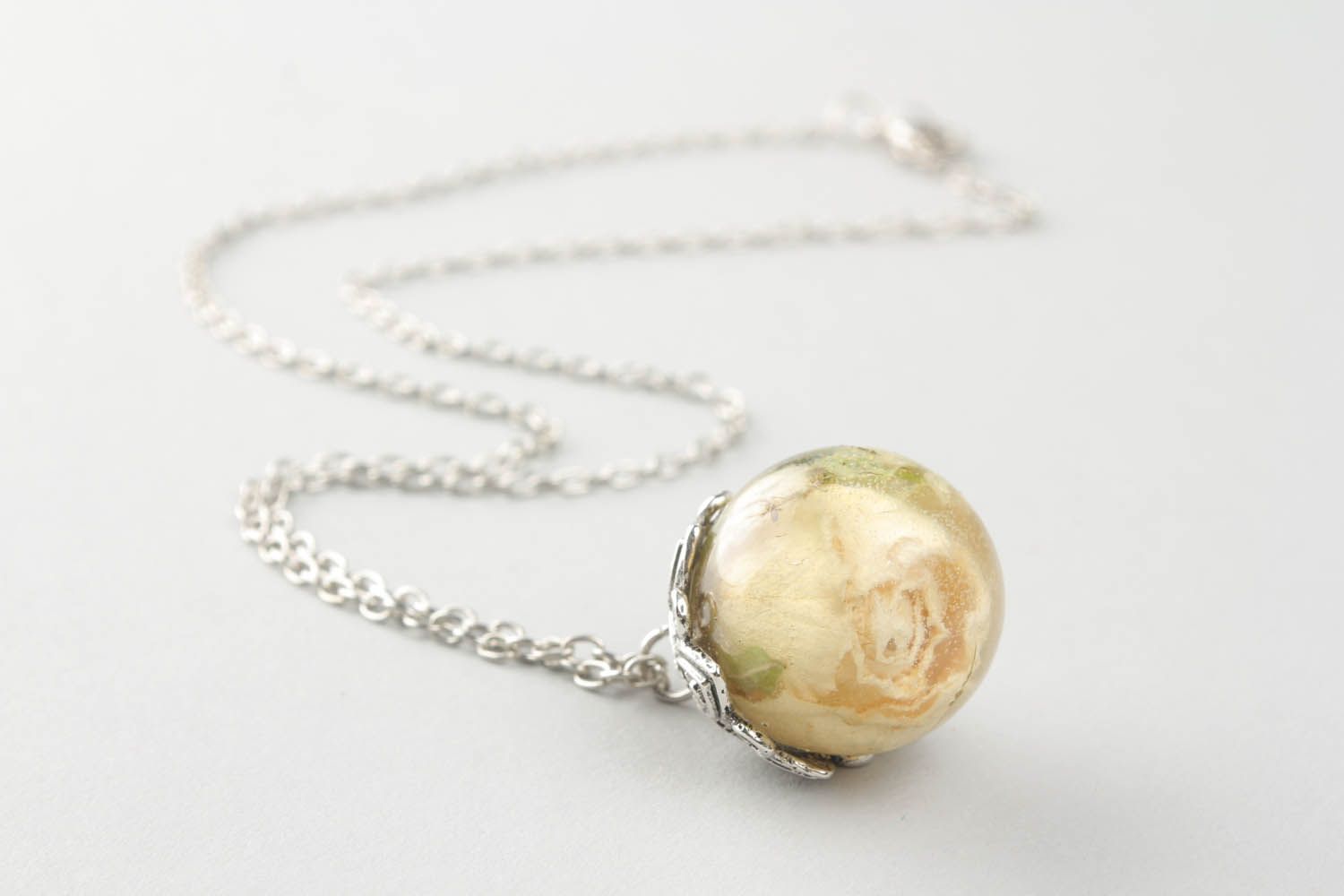 Neck pendant with a long chain White Rose photo 3