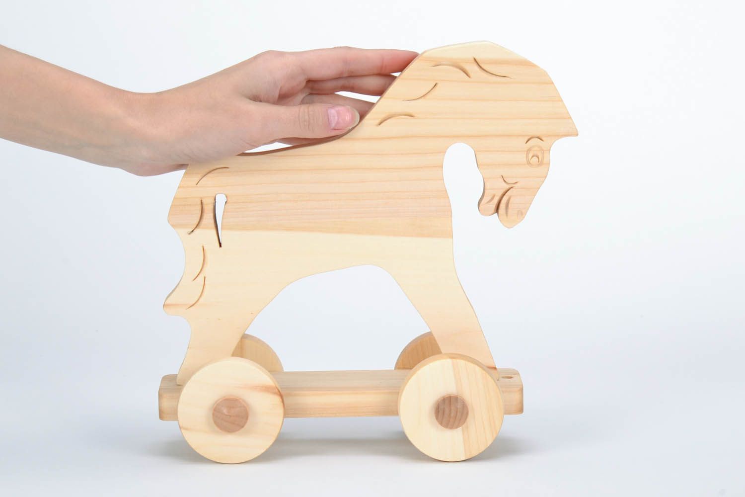Pequeño caballo de madera de juguete foto 5