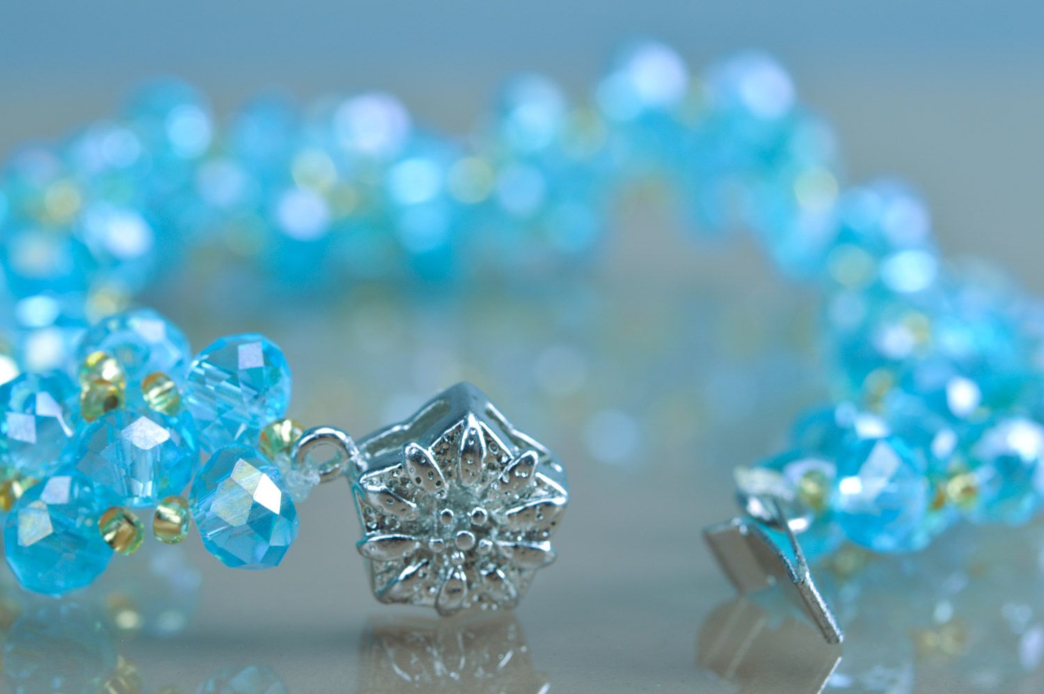 Glänzende schöne blaue Fußkette aus Kristallen und Glasperlen reine Handarbeit foto 5