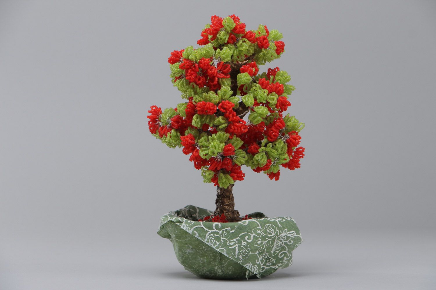 Handgemachter Baum aus Glasperlen im Topf in Rot und Grün für Hausdekoration foto 2