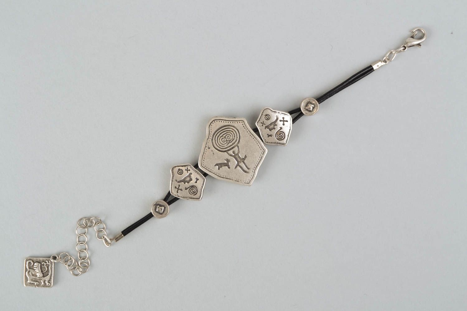 Ethnic metal bracelet with cord photo 3