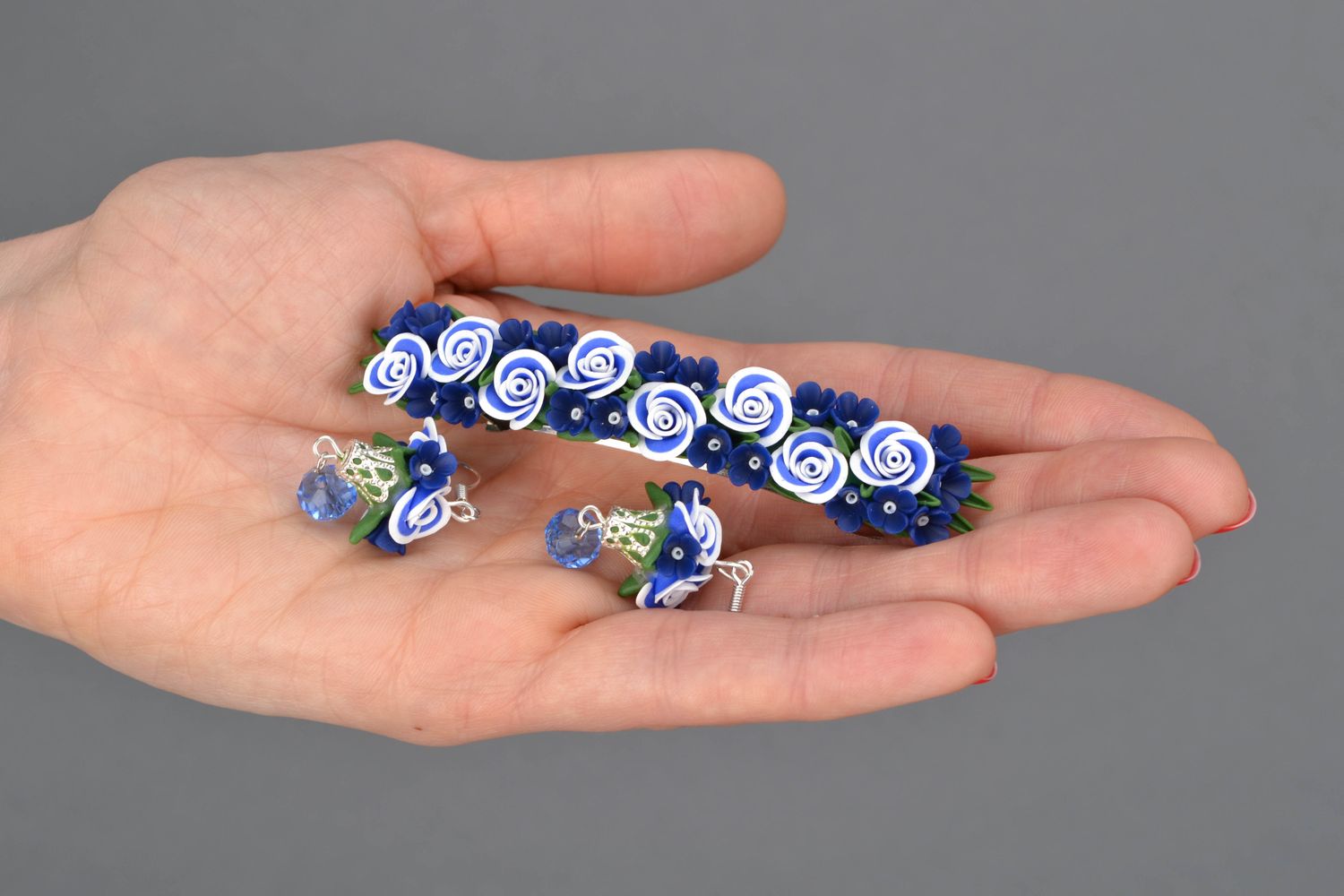 Set de joyas de arcilla polimérica artesanal Rosas azules foto 2