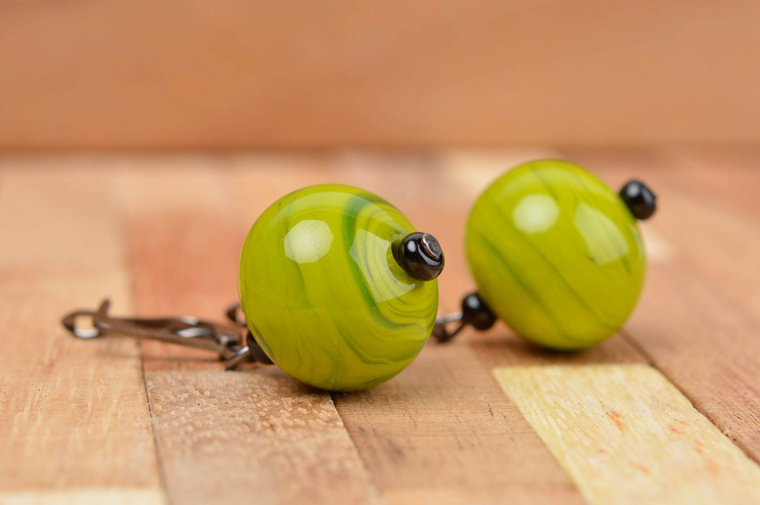 Handmade Ohrringe aus Glas ausgefallener Ohrschmuck Designer Schmuck grün foto 2