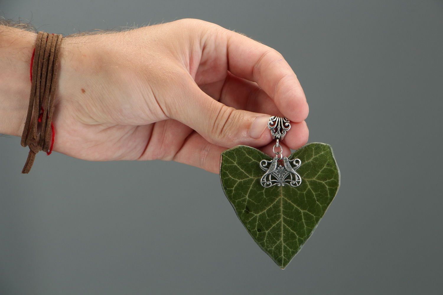 Pendant made of natural ivy leaf photo 5