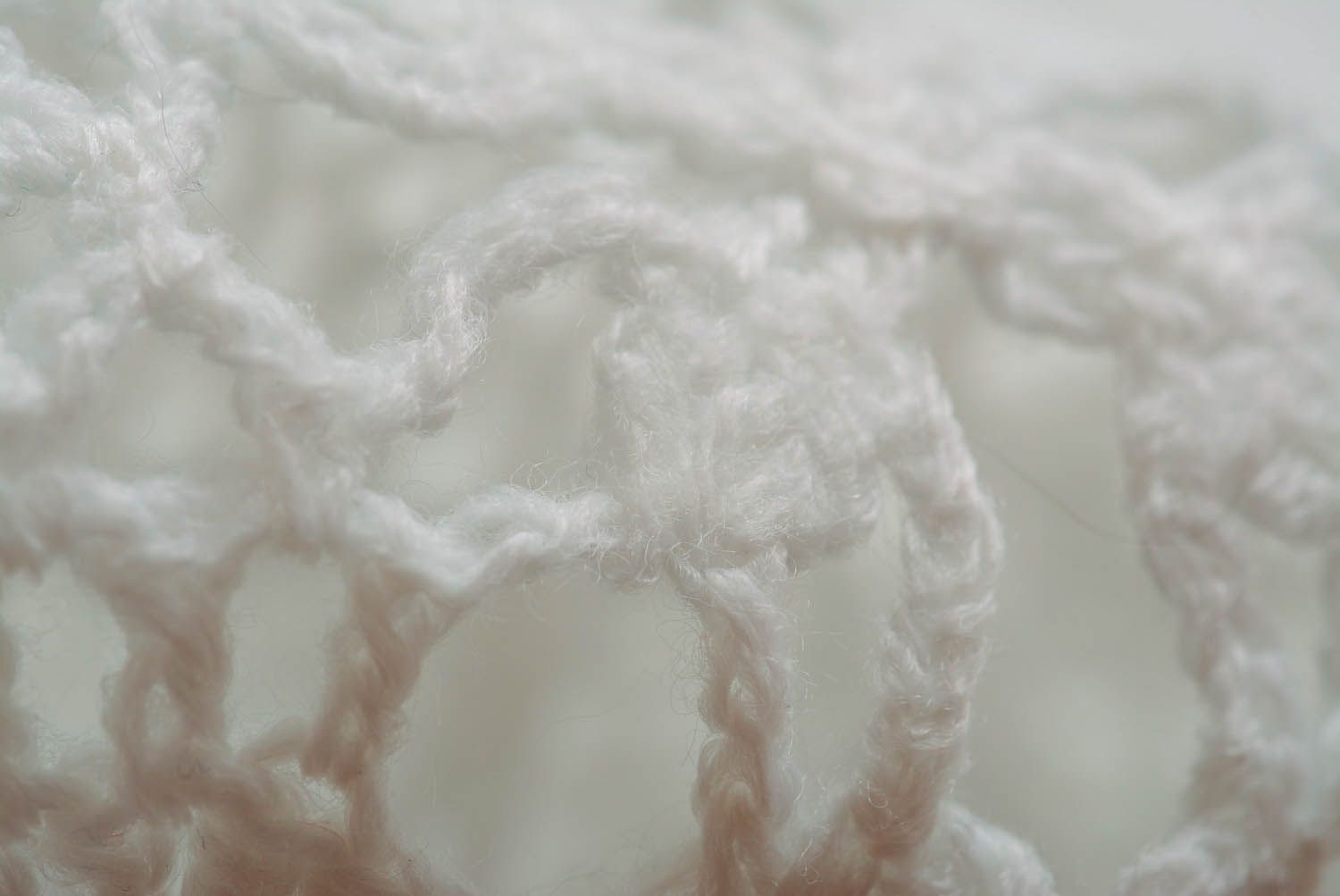 Châle tricoté main couleur blanche photo 4