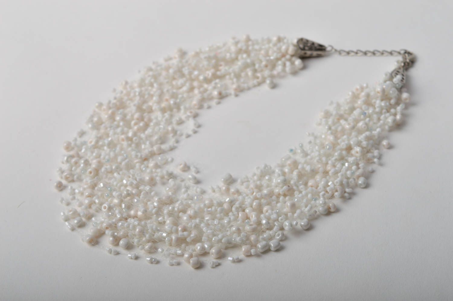 Collier blanc Bijou fait main en perles de rocaille original Cadeau femme photo 5