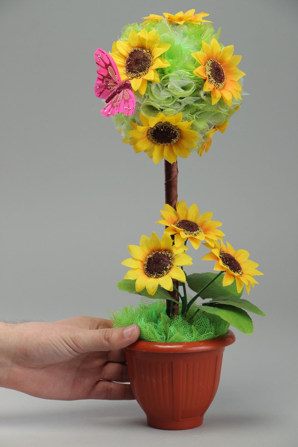 Topiario artesanal de flores artificiales verde amarillo en maceta plástica foto 3