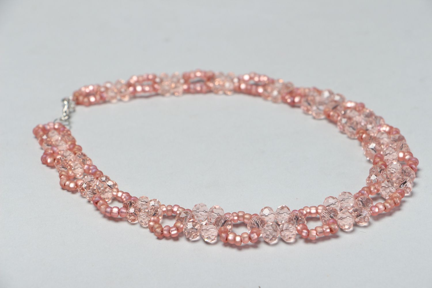 Collier en perles de rocaille et cristal rose pastel photo 3
