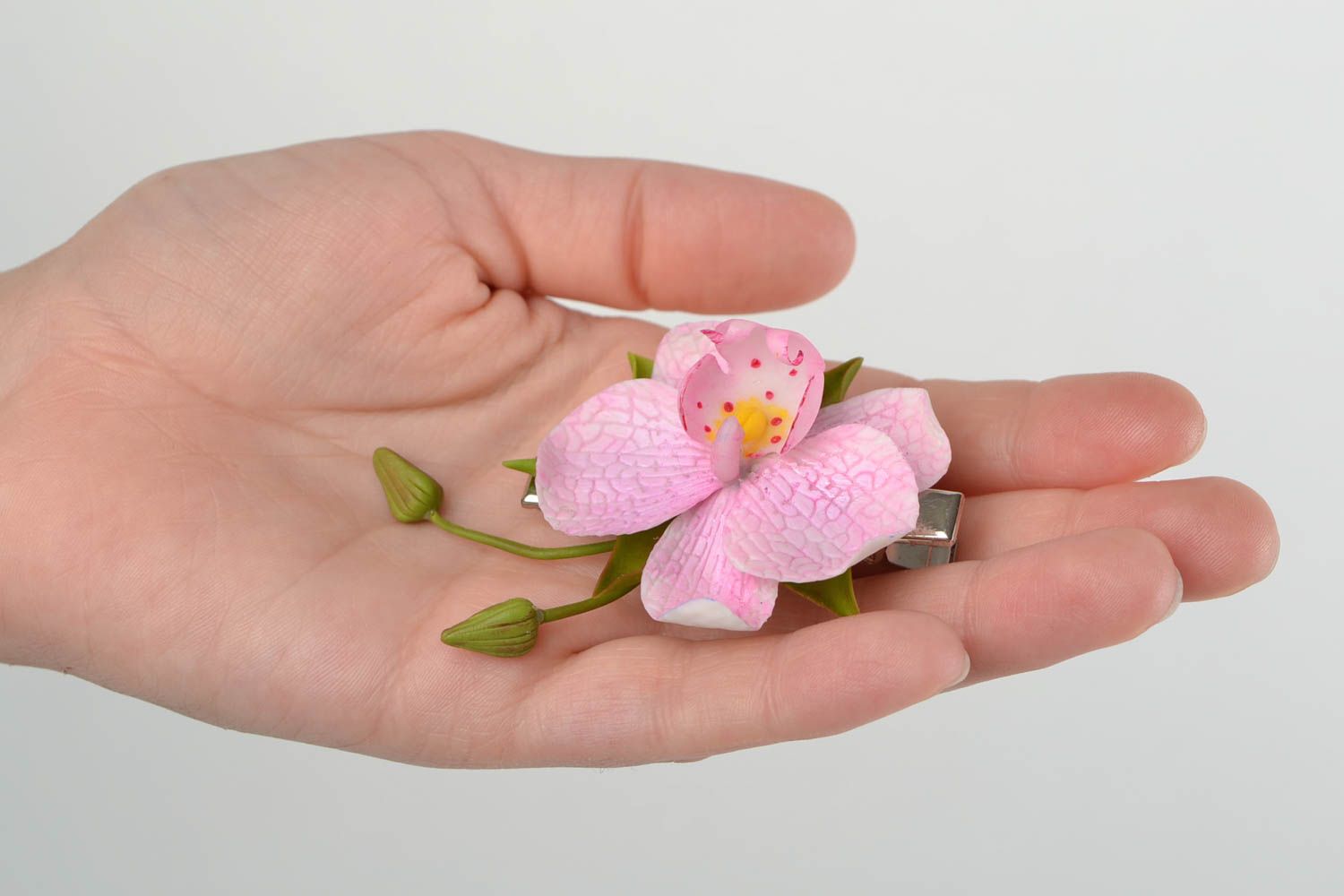 Заколка для волос из холодного фарфора ручной работы в виде розовой орхидеи фото 2