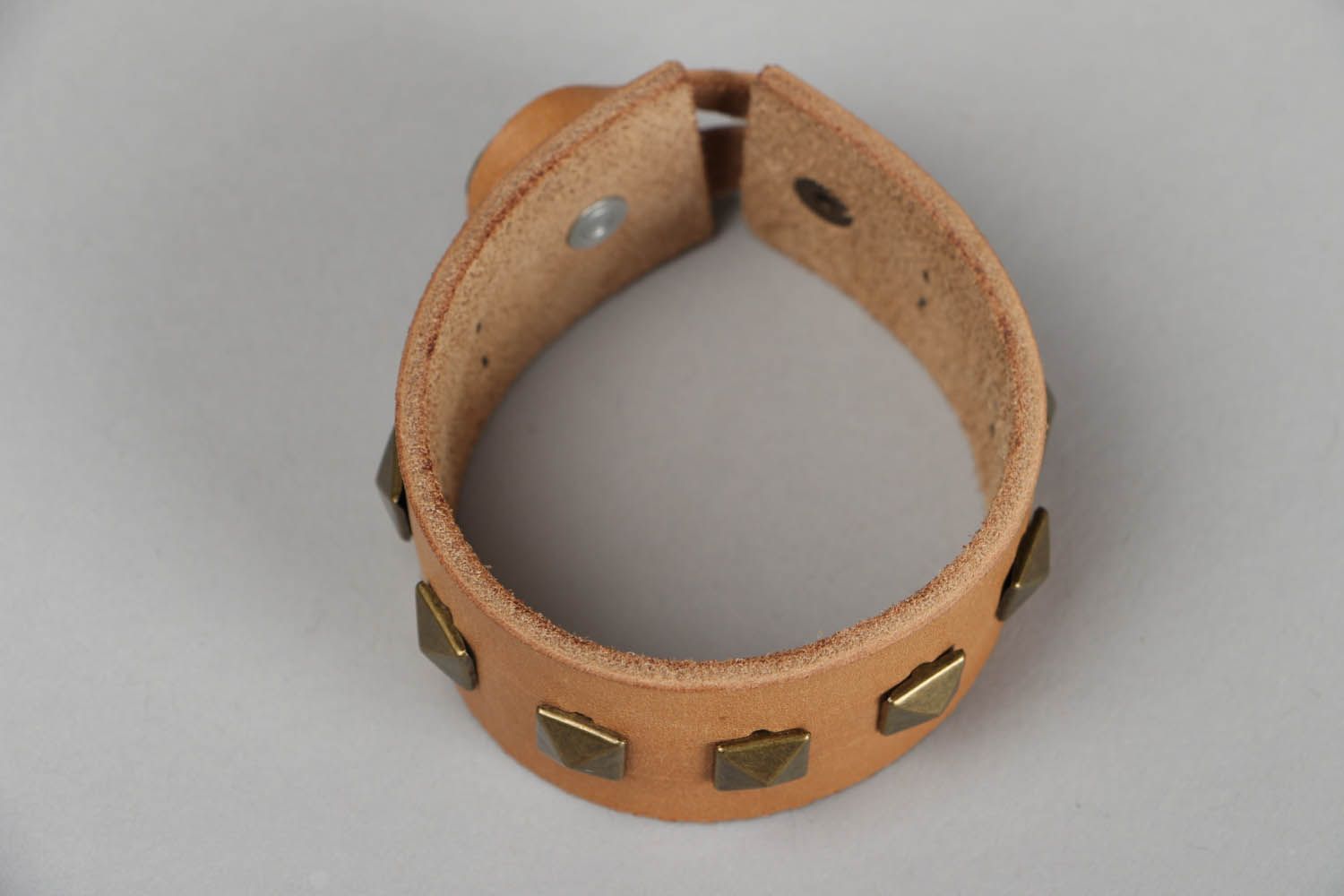 Bracelet en cuir fait main avec bouton à pression photo 3