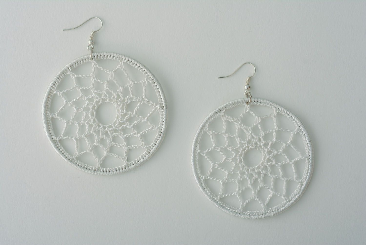 White lace earrings photo 1