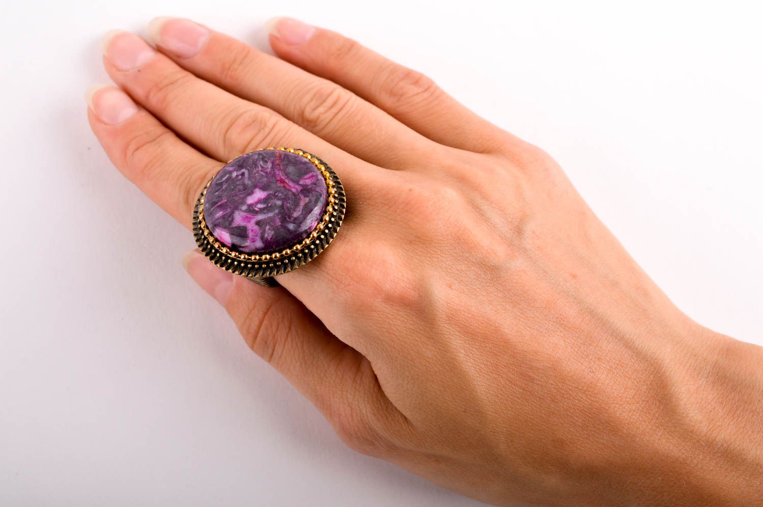 Bague fantaisie Bijou fait main ronde violette en laiton Accessoire femme photo 5