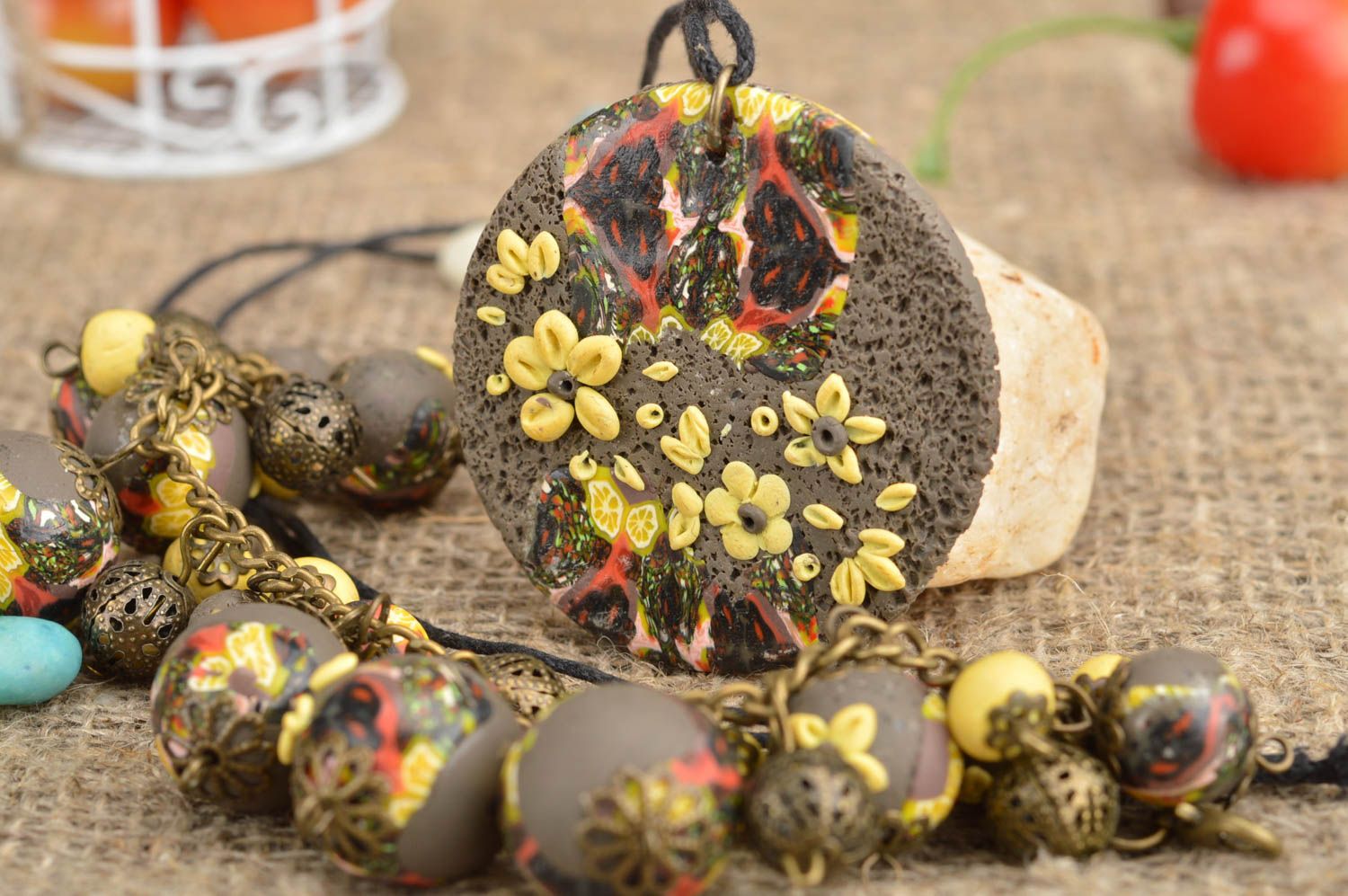 Parure bracelet et pendentif rond en pâte polymère bruns motif floral faits main photo 1