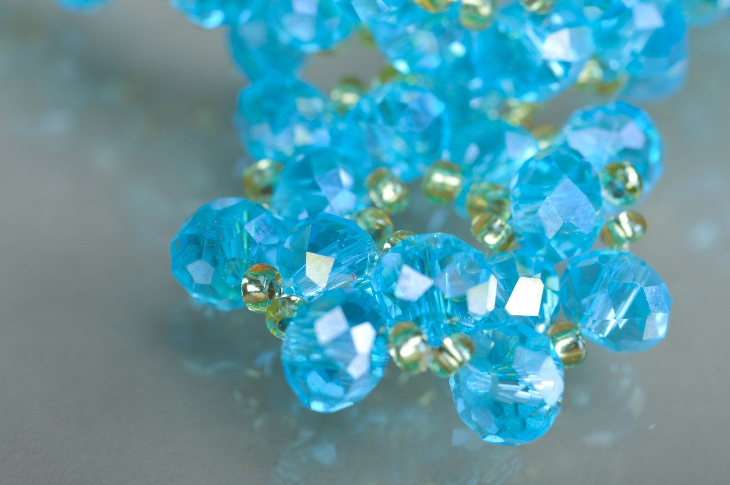 Glänzende schöne blaue Fußkette aus Kristallen und Glasperlen reine Handarbeit foto 4