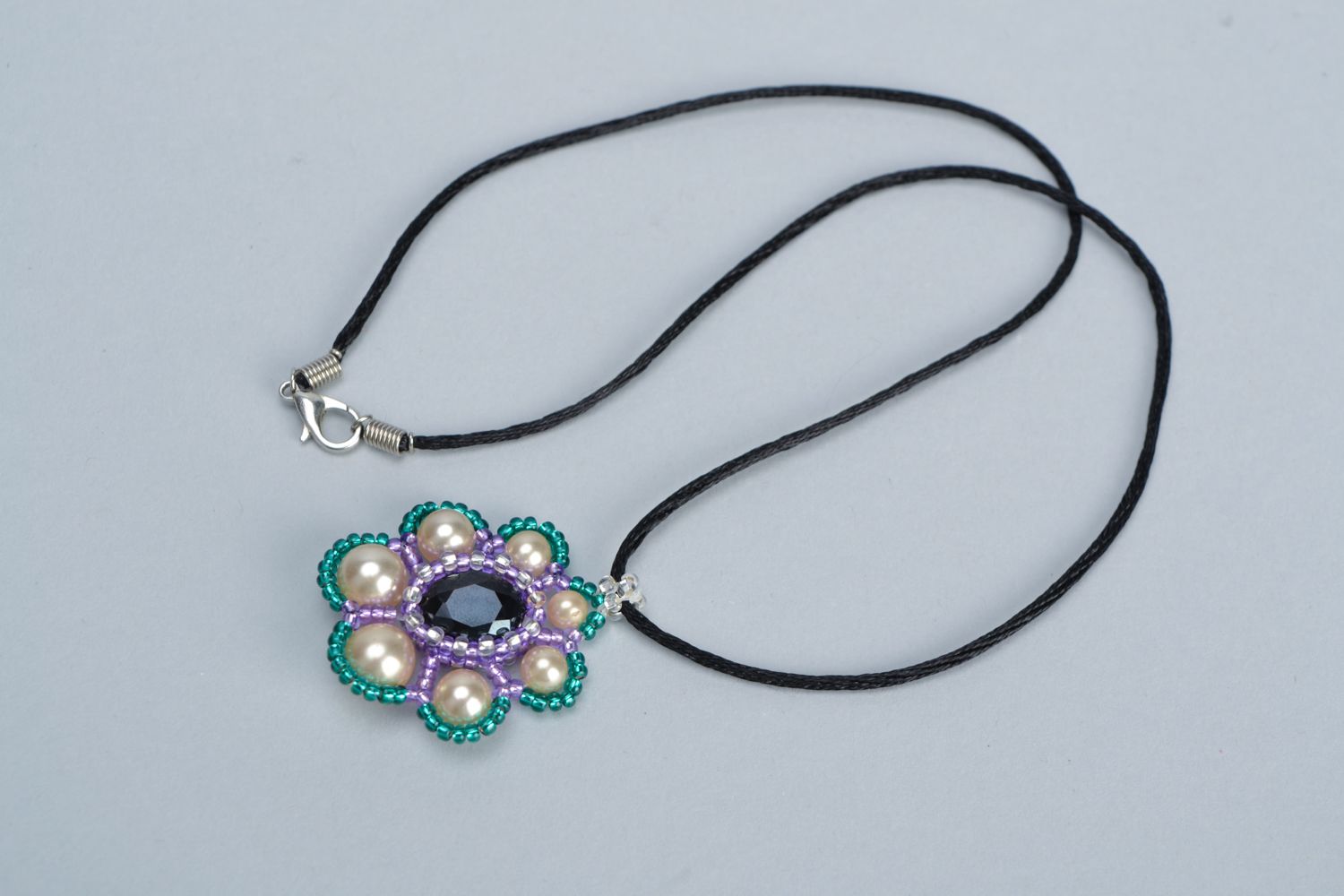 Beaded flower pendant with simple cord photo 5