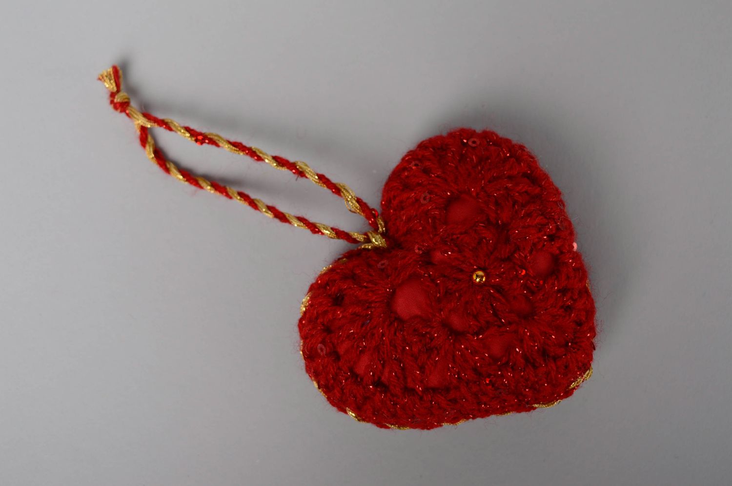 Suspension décorative Coeur Rouge tricotée au crochet photo 1